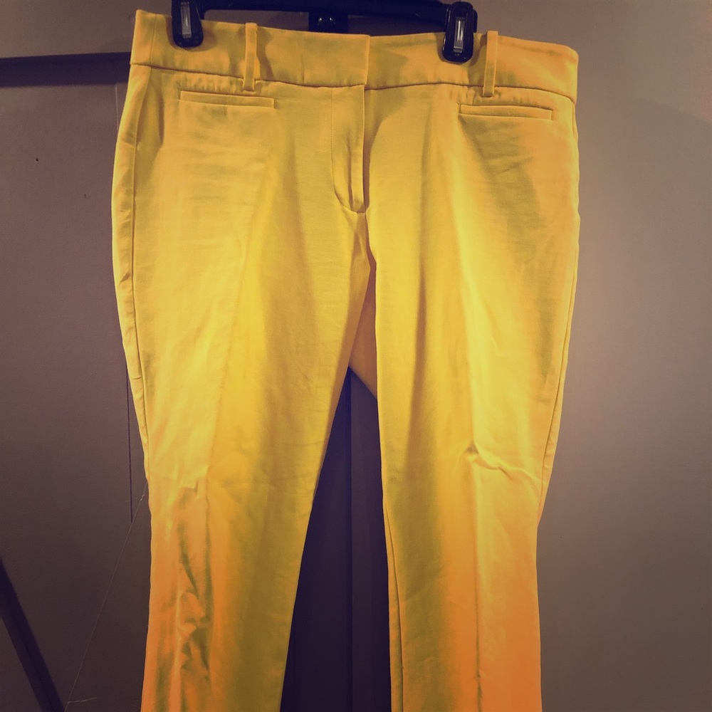 Cropped yellow pant
